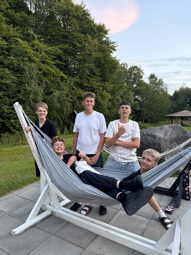 Elever i hængekøje